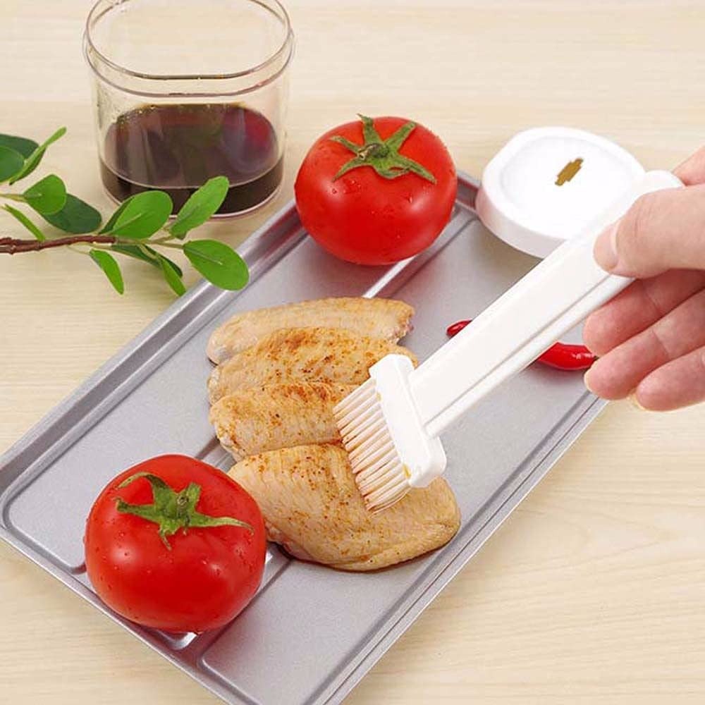 Plastic Oil Bottle Seasoning Dispenser With Silicone Rubber Bristle Brush For BBQ, Oil Brush Bottle Set Oil Storage Container For Kitchen (Random Color )