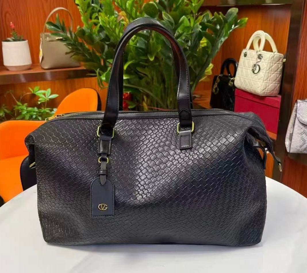 Luxury Valentino Imported Travel Duffel Bag (20 × 13 Inches) – High-Quality Woven Texture Handbag | Premium Large Capacity Weekender Bag (Without Box)
