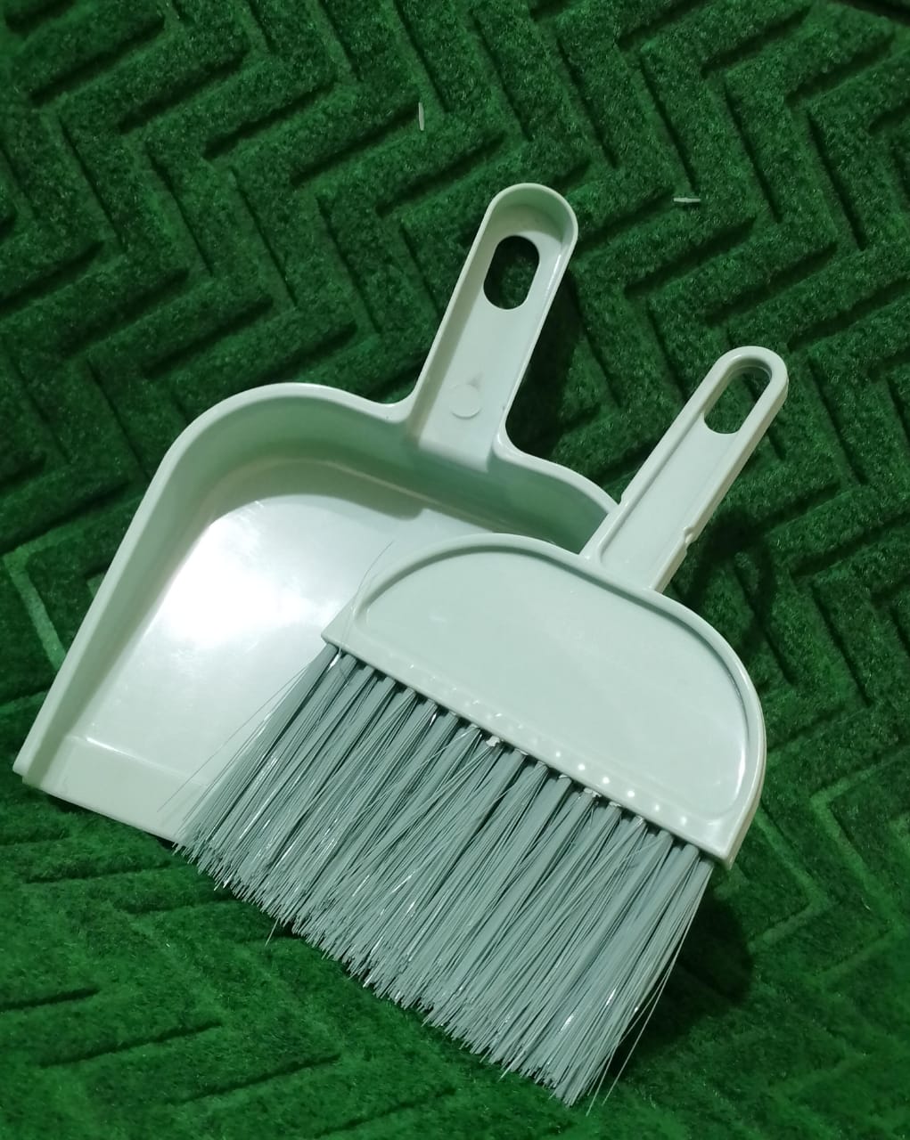 1 Pc Imported Mini Broom & Dustpan Set - Perfect For Desktop Cleaning And Quick Cleanups (Random Color)