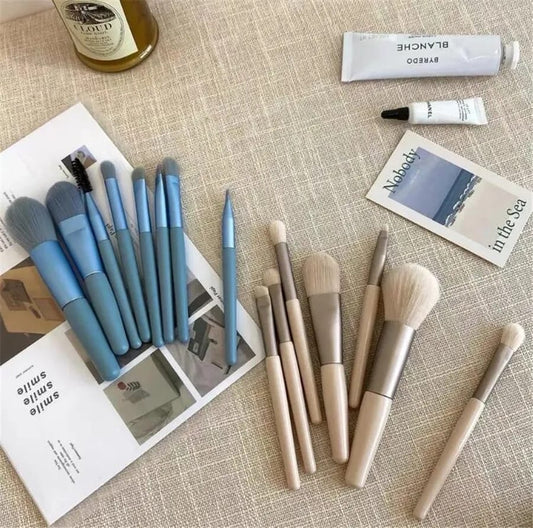 8pcs Travel Makeup Brush Kit Mini Cosmetic Brush For Face Foundation Blush Eye Shadow Wooden Handle (Random Color)