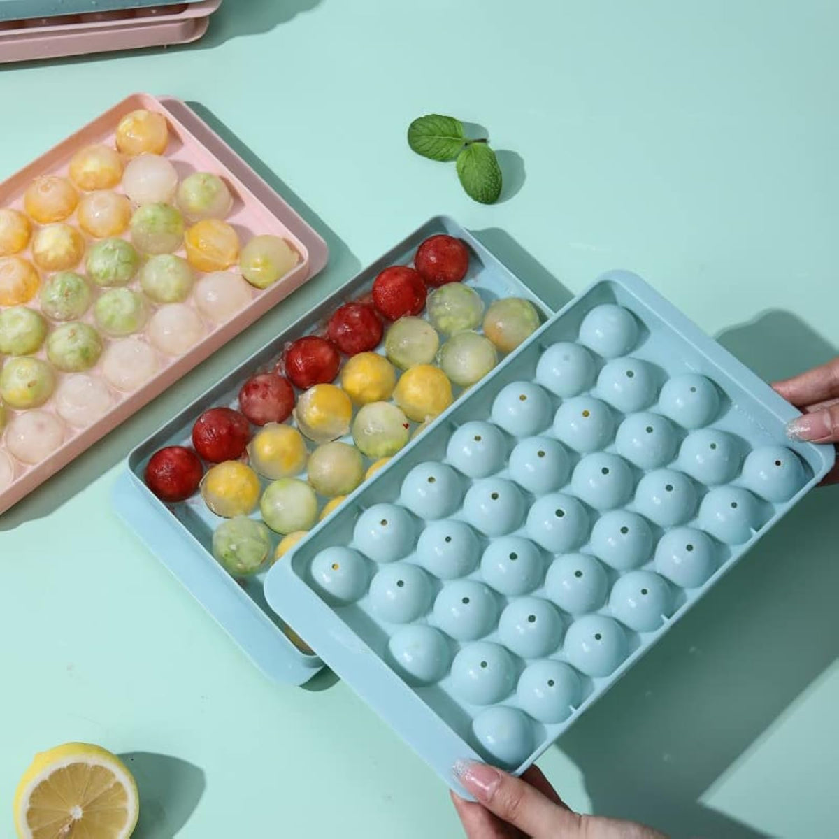 1 PCs Round Ice Cube Tray & Sphere Ice Ball Maker Mold With Container – Circle Mini Ice Sphere Storage Bin & Chilling Set
